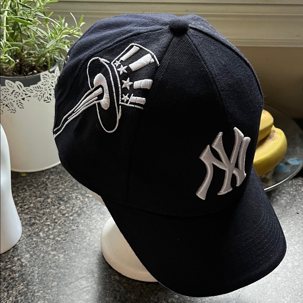 NWOT Yankees Cap • Rare Top Hat Emblem• MLB Authenticated
